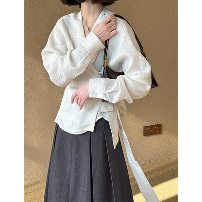 2025  spring new new Chinese design sense loose lazy wind V-neck waist niche shirt women 2560