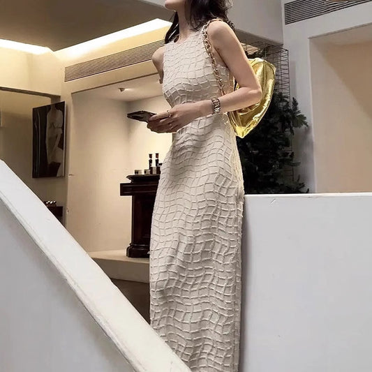 2025 Fashion temperament White elegant design dress  new waist and thin simple light luxury hip skirt tide