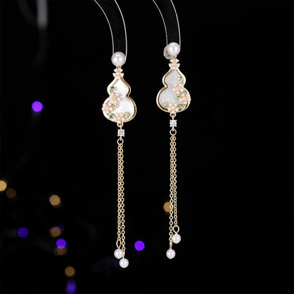 2025 Plum blossom gourd Fulu earrings show thin and elegant Hanfu cheongsam with new Chinese pearl long fringed earrings