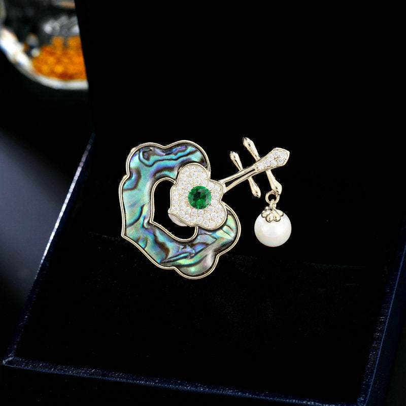 2025 Ancient style Guochao high-end temperament shell pearl pipa brooch women's exquisite multi-functional fixed coat corsage pin