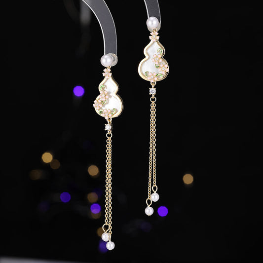 2025 Plum blossom gourd Fulu earrings show thin and elegant Hanfu cheongsam with new Chinese pearl long fringed earrings