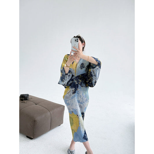 Miyake  retro dress, celebrity temperament advanced  new printed atmosphere V-neck pleated dress