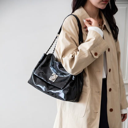 2025 Tote bag popular autumn and winter high-end sense large-capacity shoulder bag fashion versatile Korean version women's bag temperament commuter bag