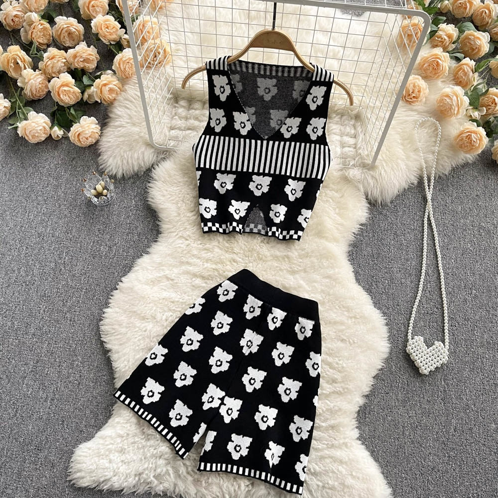 Summer Sweet Flowers Knitted Two Piece Set Women Sexy Crop Top + Shorts Suits Girls Short Vest & Pants Sets 2pcs Women Outfits