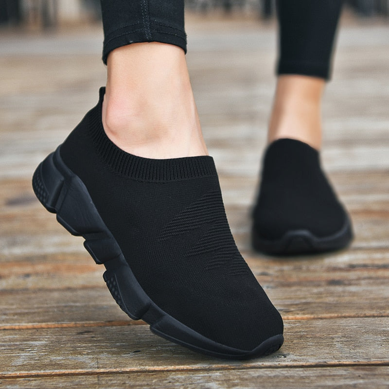 Amozae 2022 Mesh Women Sneakers Breathable Women Flat Shoes Lightweight Casual Shoes Ladies Lace-Up Black Couple Color Socks Shoes