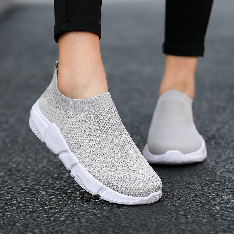 Amozae 2022 Mesh Women Sneakers Breathable Women Flat Shoes Lightweight Casual Shoes Ladies Lace-Up Black Couple Color Socks Shoes