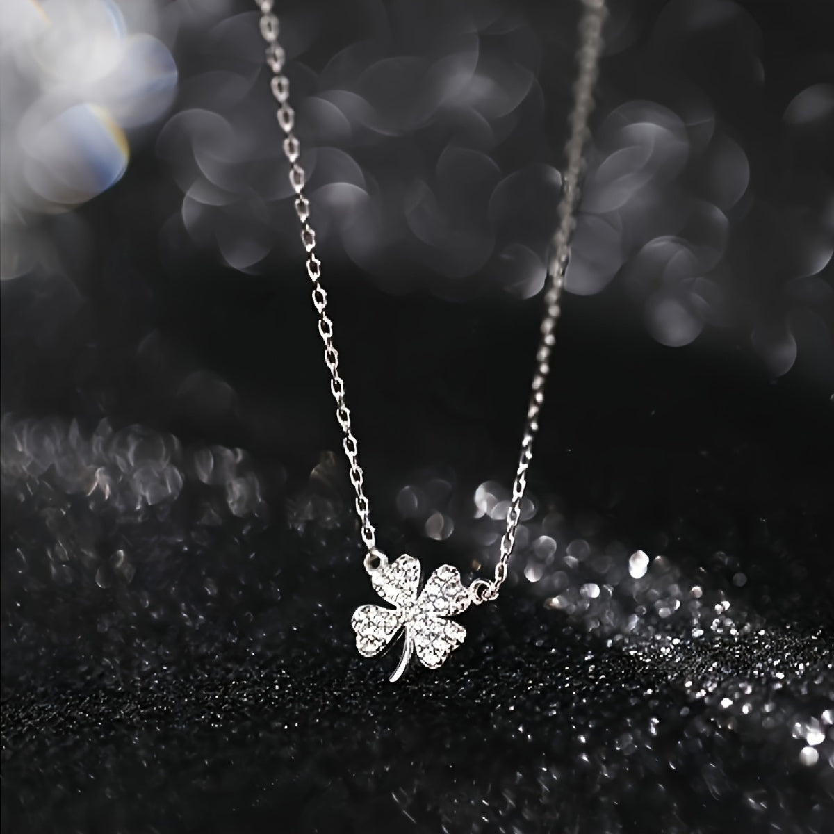 Silvery Four Leaf Clover Pendant Necklace Exquisite Rhinestone Alloy Clavicle Necklace Retro French Neck Jewelry For Women