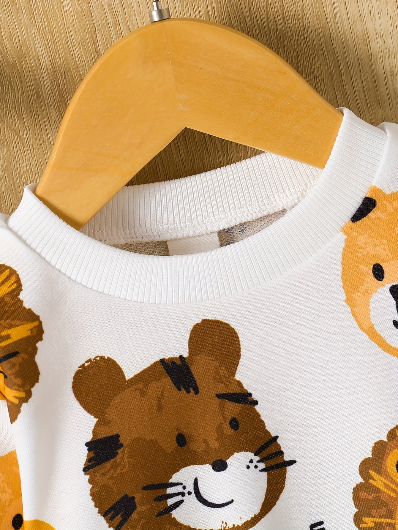 Cozy Cartoon Crew Neck Sweatshirt for Toddler Boys - Soft Long Sleeve Pullover with Adorable Animal Designs, Everyday Wear, Casual Style, and Comfortable Fit