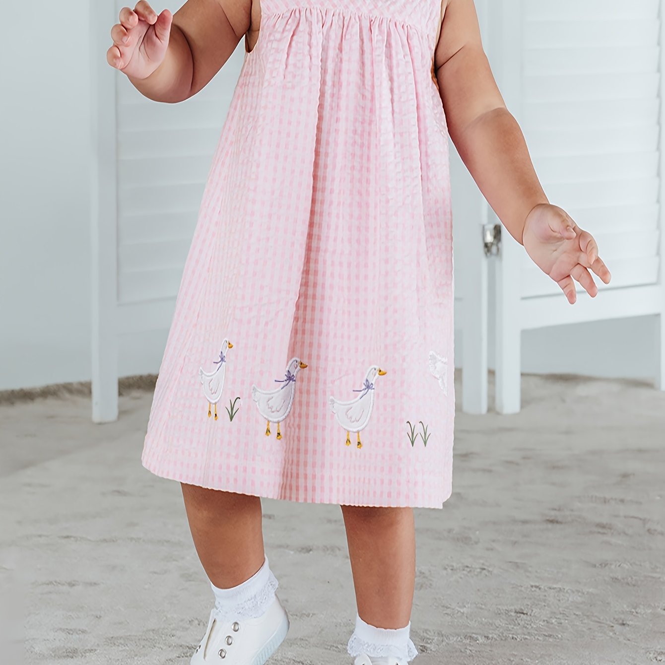 Adorable Girls Sleeveless Duck & Plaid Dress - Breathable Round Neck - Perfect for Summer Holidays - Casual & Fashionable