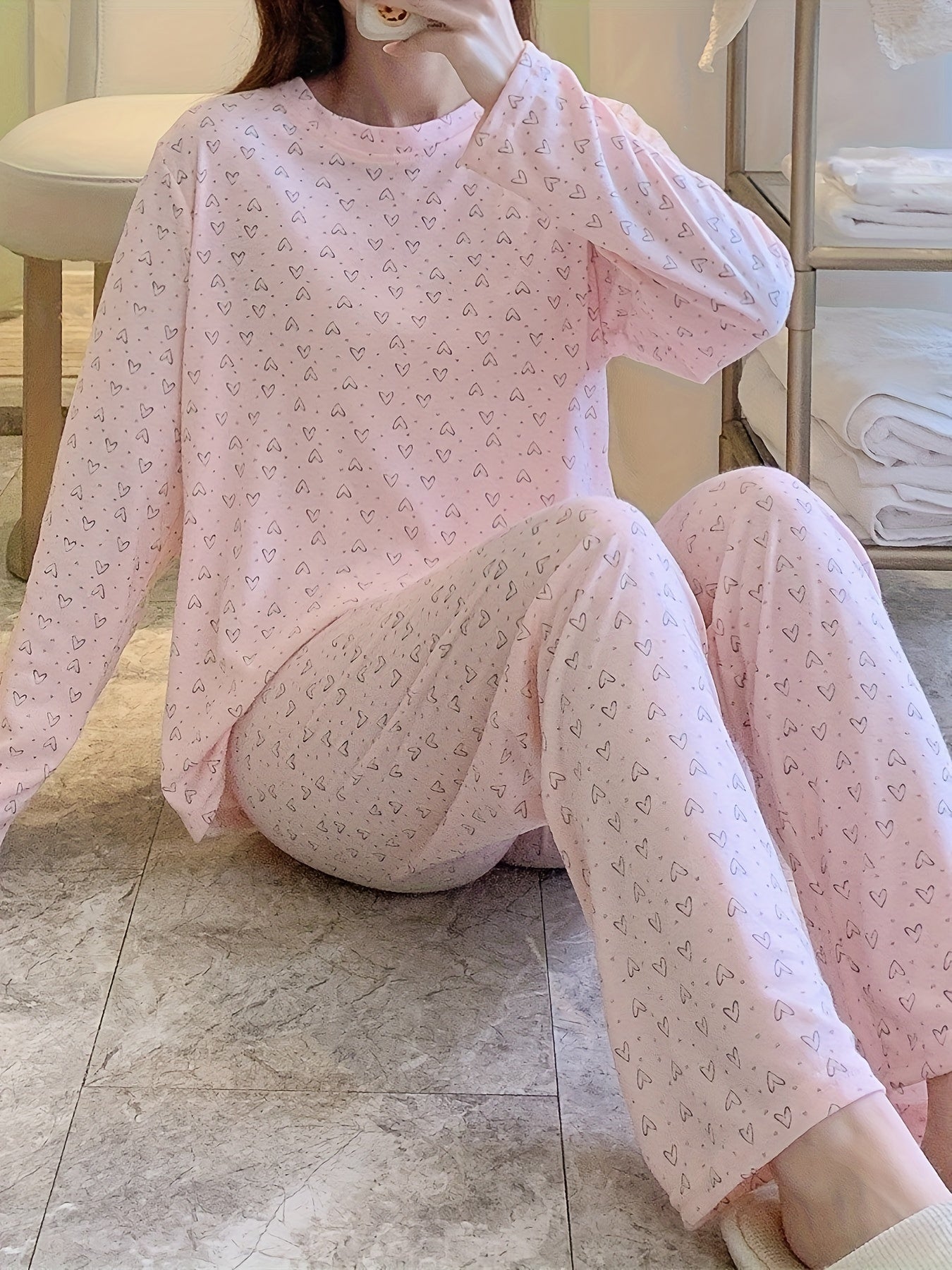 Womens Heart-Print Charm Pajama Set - Cozy Long Sleeve Crew Neck Top & Elastic Waistband Pants for Sweet Dreams & Lounging