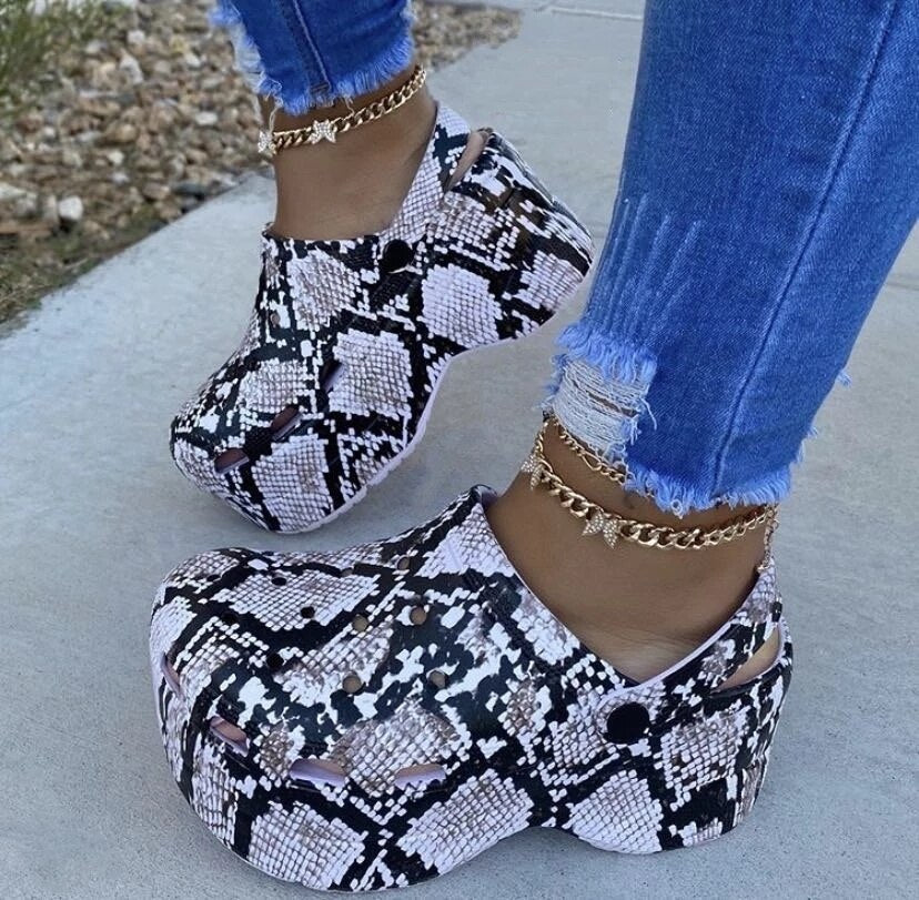 flowersverse Christmas Gift Hot Popular Serpentine Small Hole Women Sandals Cute Slippers Platform Thick Bottom Back Strap Summer Ladies Casual Shoes