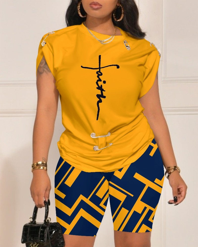 flowersverse Two Piece Sets Womens Outifits Summer Fashion Design Pin Digital Print Round Neck Short Sleeved Top & Casual Skinny Shorts Set